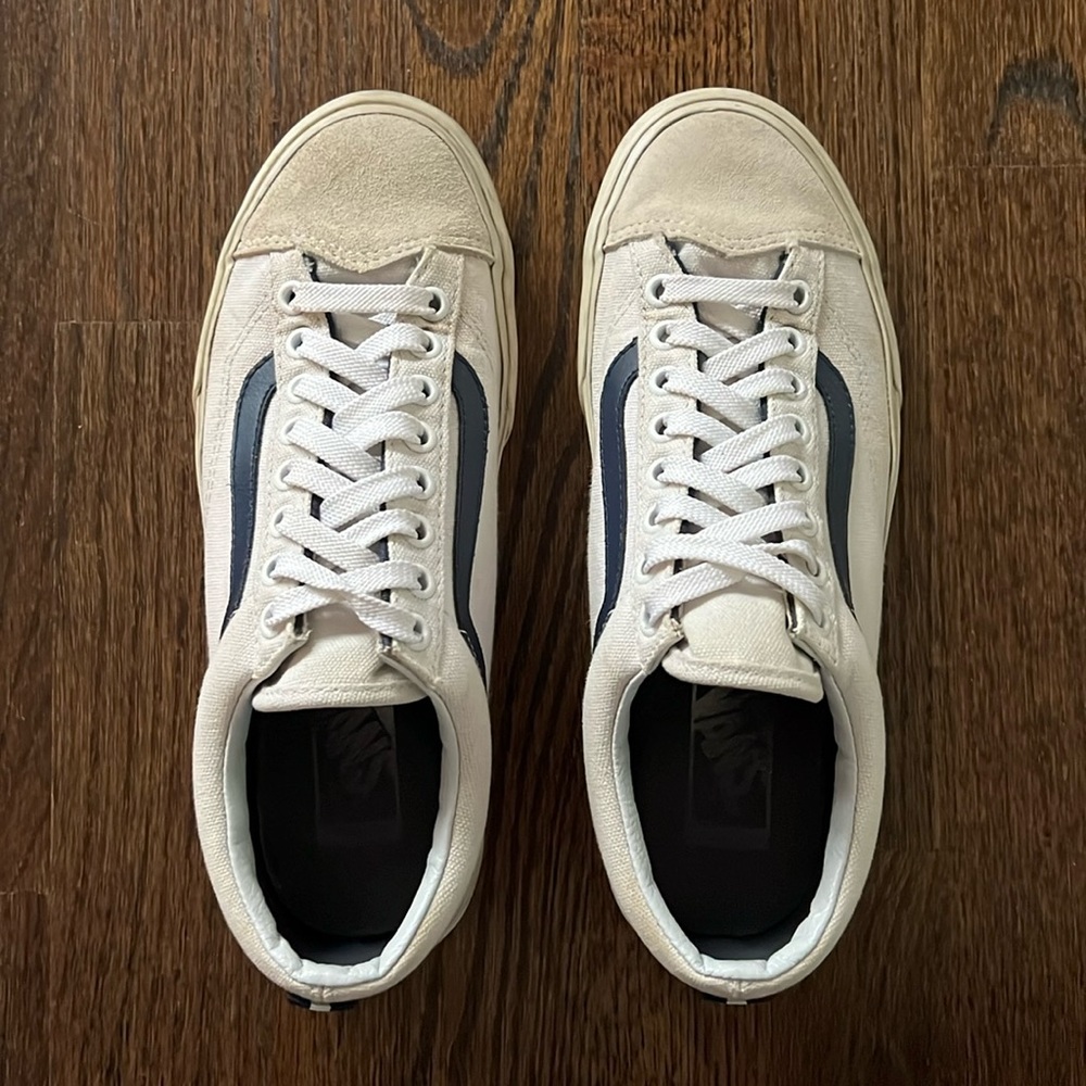Vans Ultracush Old Skool Shoes White/Cream/Navy. Size Women’s 8.5 / Men’s 9.0.